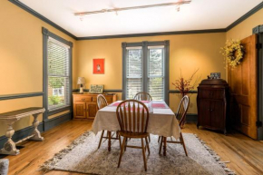 Sheldon House - Historic Lake Geneva Home - Garden Patio - Walkable to all LG has to Offer - Parking